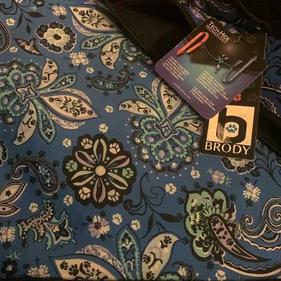 COPY - COPY - Brody Paws Scarf - Picture 3 of 4